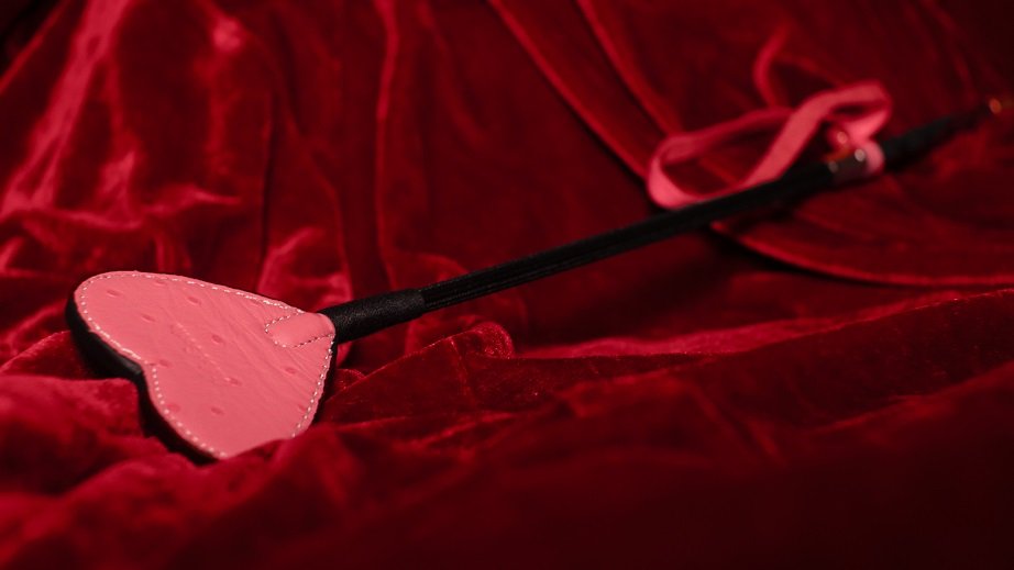  Liebe Seele’s Angel’s Kiss Heart Tip Riding Crop on red velvet cloth. 